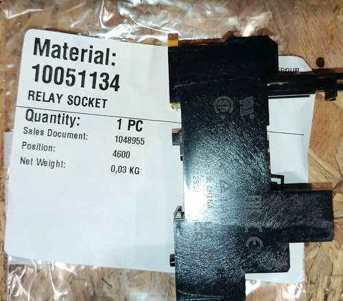 114 10051134 Relay socket.jpg
