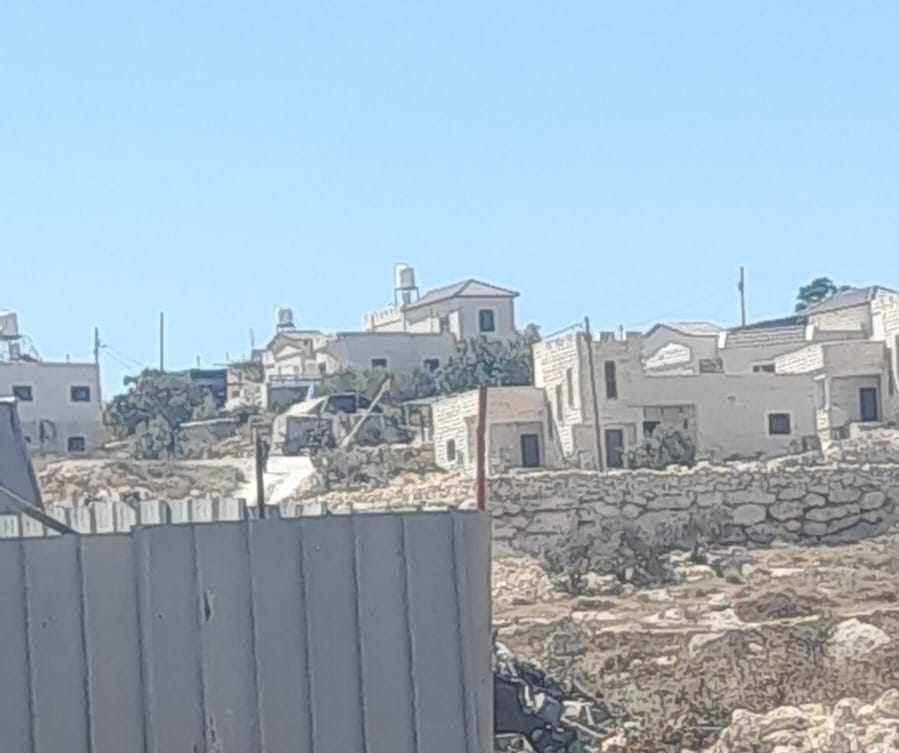جيش الاحتلال يقتحم بلدة إذنا غرب الخليل ويسلم إخطارات هدم لعدد من المنازل في المنطقة الغربية....