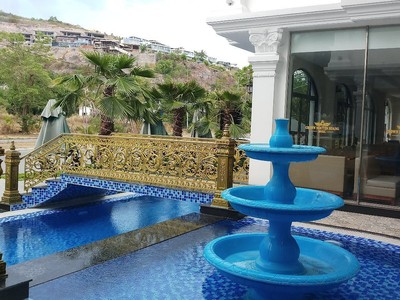 Crown Nguyen Hoang Hotel 1.jpg