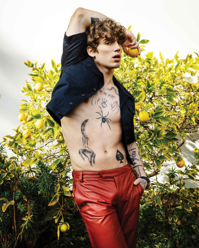 67ce70d1811396347f584712 197 FLAUNT VINNIE HACKER 7.jpg