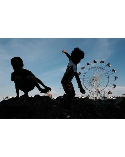 6a6b053cf040f this street photographer captures the joy wonder and unforgettable energy of childhood.jpg