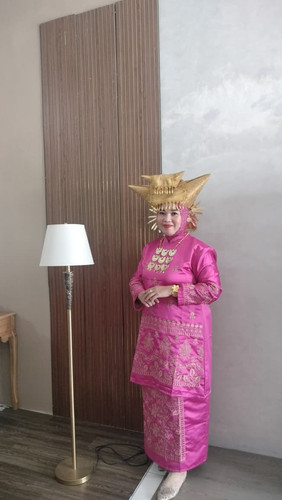 foto baju adat 1 hapsah minang.jpg