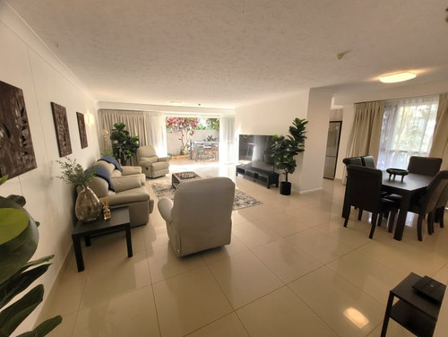 Surfers Paradise holiday apartments |  Surfers Chalet Holiday Apartments.jpg