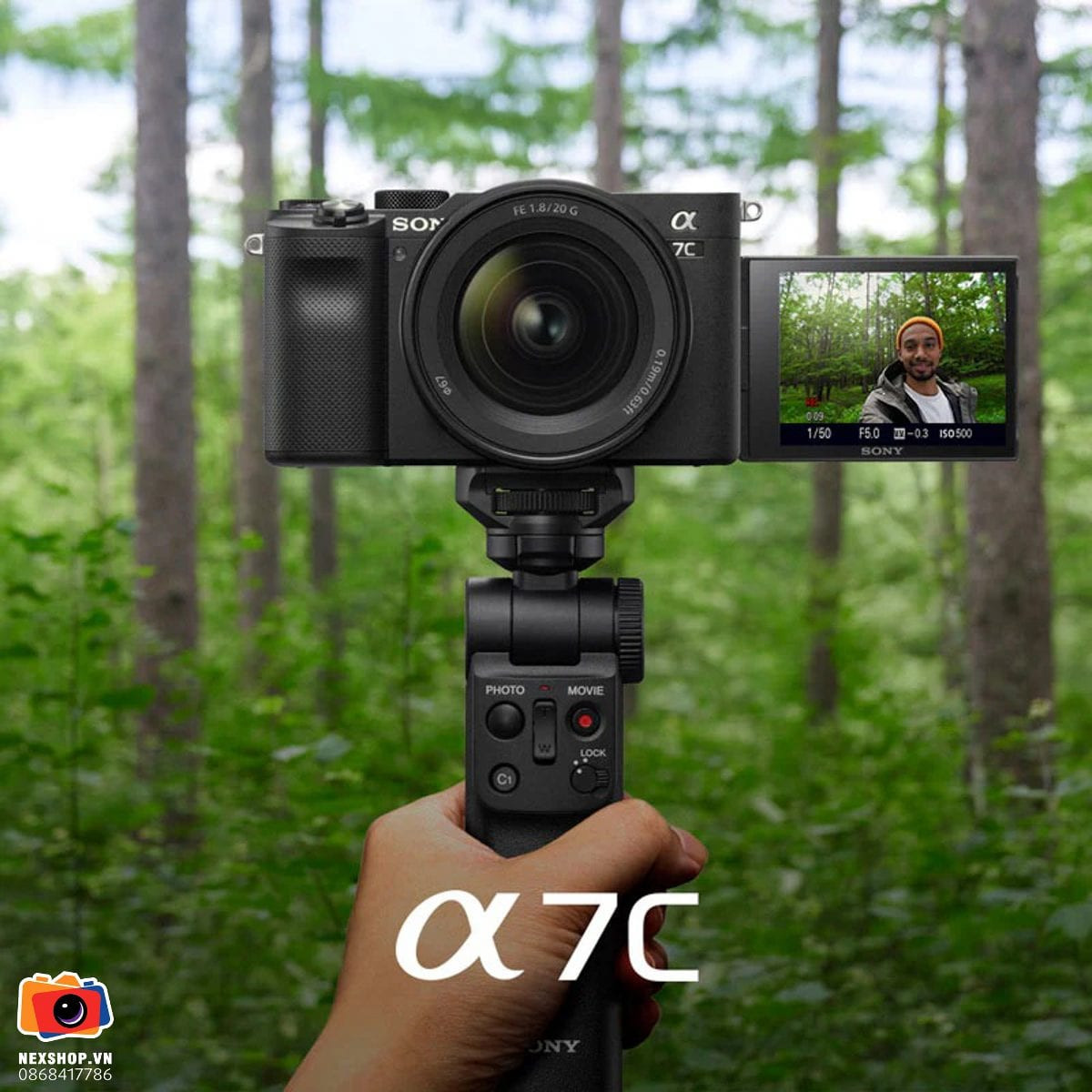 Máy ảnh Sony A7C II nhỏ gọn trong tay, phù hợp chụp ảnh hàng ngày