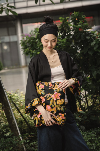 black tote.jpg