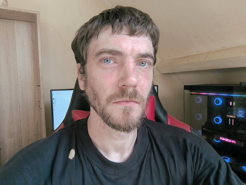 HLvqyImWIAAOPg7.jpg