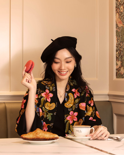 Black cardigan resize.jpg