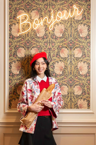 Tricolore cardigan resize.jpg