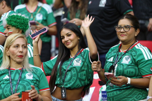 June 24, 2026, Mexico City, Ciudad de Mexico, Mexico: A woman fan of Mexico national team supports h.jpg