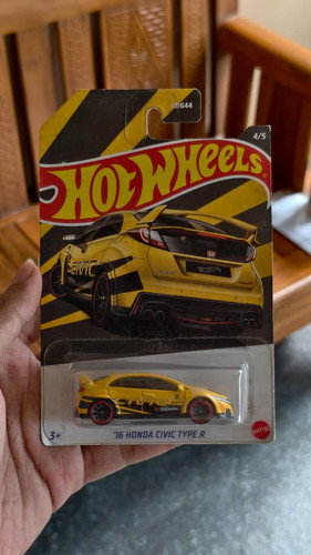 16 Honda Civic Type R.jpg
