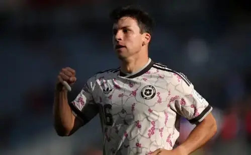 Tapia brilha com assistência crucial na vitória do Chile sobre RD Congo