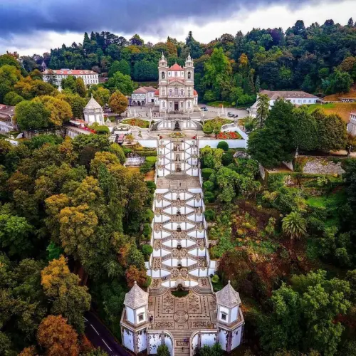 the stairway and church of bom jesus do monte in braga v0 kvg7otuj4j601.webp
