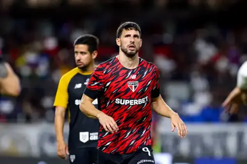 Calleri busca contrato até 2028 com metas de desempenho para permanência no São Paulo