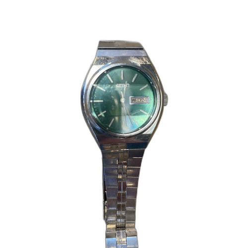 m89206749424 1 bg removed.jpg