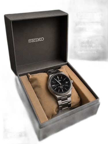 m80139913235 1 bg removed.jpg