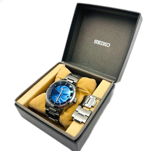 m25787533423 1 bg removed.jpg