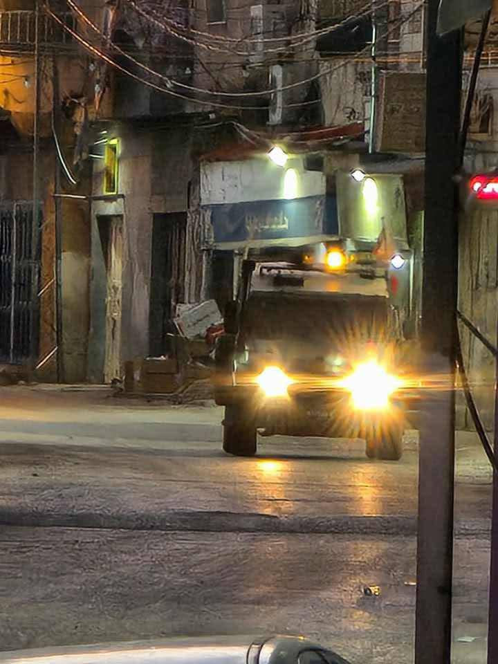 صورة | انتشار قناص تابع لقوات الاحتلال خلال اقتحام مخيم الفوار جنوبي الخليل...