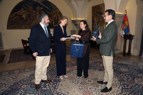 „NAŠE DINASTIJE POVEZUJE PRAVOSLAVLJE I ISTORIJA”: Princ Filip ugostio naslednika Romanovih u Kraljevskom dvoru! (FOTO)