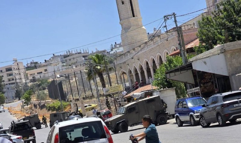 صورة| قوات الاحتلال تقتحم قرية حوسان غرب بيت لحم وتغلق كافة مداخلها...