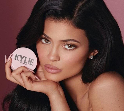 Kylie Jenner Package in London.jpg