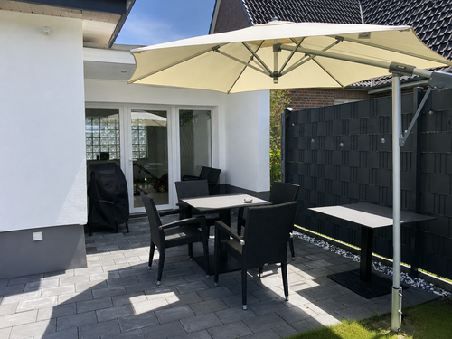 04 Terrasse Sitzgruppe Grill.png