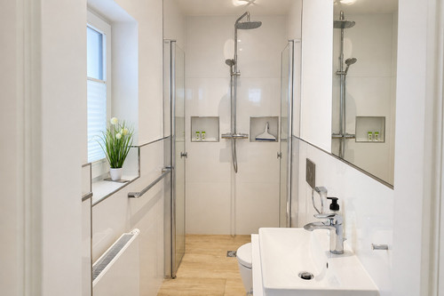 16 Gaestebad EG Dusche Regenbrause.jpg