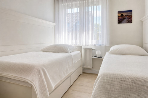 17 Schlafzimmer EG Zweibettzimmer.jpg