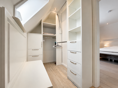 22 Ankleidezimmer Master Bedroom.png