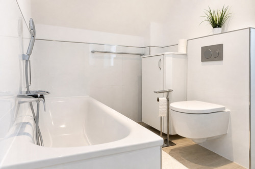 26 Bad OG Wanne WC Ansicht2.jpg