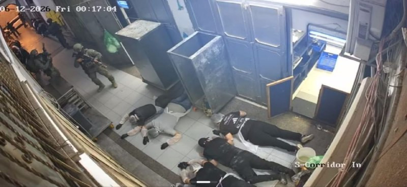 جانب من تنكيل جيش الاحتلال  بعدد من الشبان خلال اقتحام شارع سفيان وسط مدينة نابلس عقب تسلل وحدة خاصة إلى المنطقة...