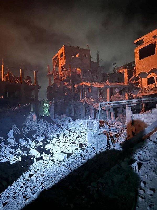 صورة | جانب من الدمار الواسع الذي خلفه طيران الاحتلال عقب استهداف منزل في مخيم المغازي وسط قطاع غزة....