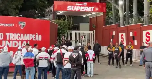 ORGANIZADA COBROU! Torcida se encontra com elenco e diretoria no CT