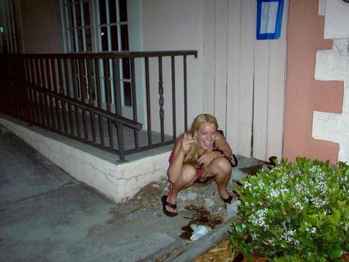 9325306 drunk pissers 93 880x660.jpg