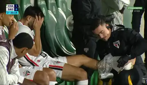 Possível desfalque: Calleri inicia tratamento no tornozelo e preocupa para sábado