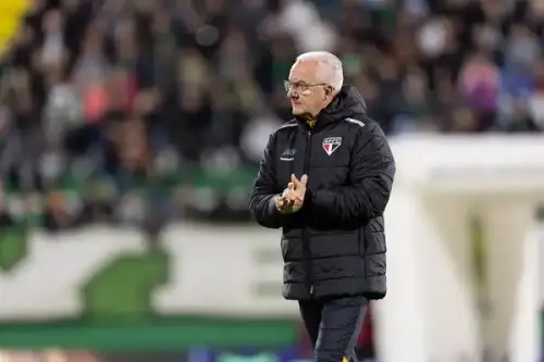 Dorival Júnior diz que desempenho do São Paulo é inaceitável após 10 jogos sem vitória