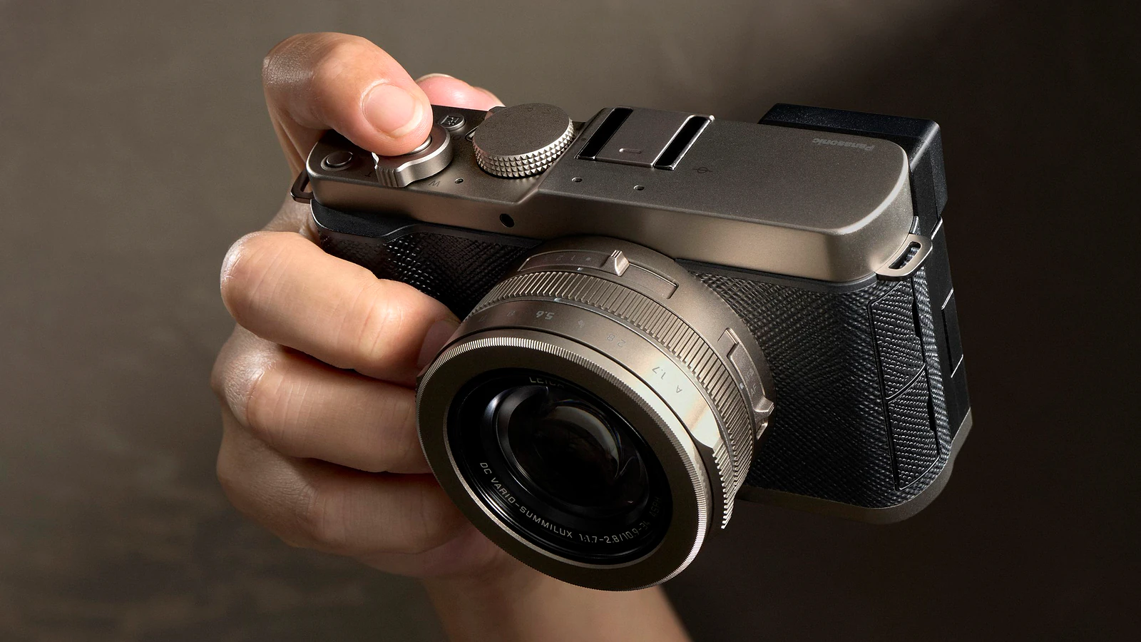 Panasonic Lumix L10: Máy Ảnh Compact Có Kính Ngắm Tốt Nhất 2026-2027? - Hình 1