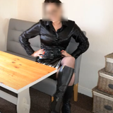 Tenue pour salope au bureau.png