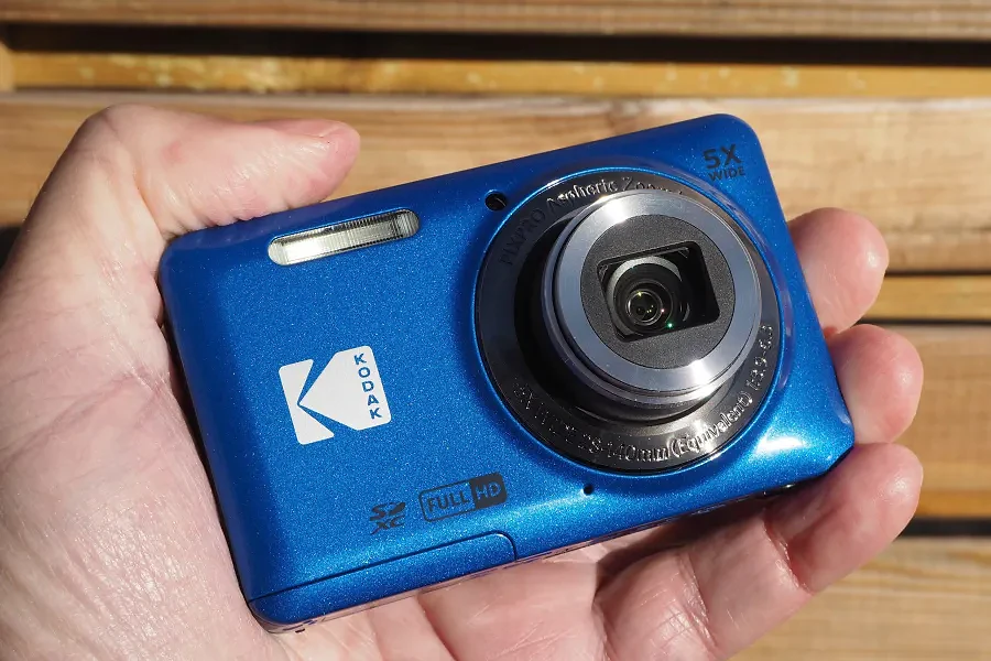 Kodak Pixpro FZ55, with zoom