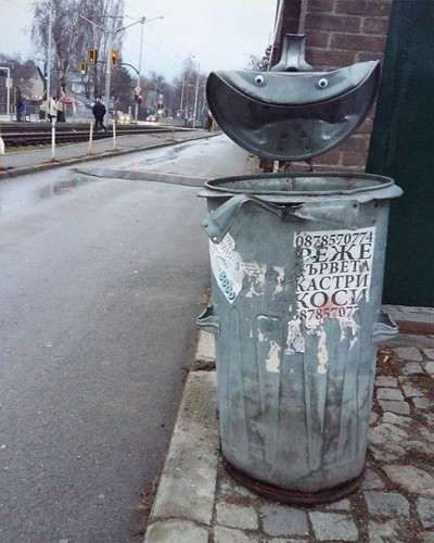 googly eyebombing street art bulgaria 13 592d231a80d77 880.jpg