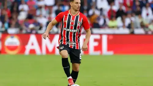 DE SAÍDA? Especulações indicam possível transferência de lateral criticado