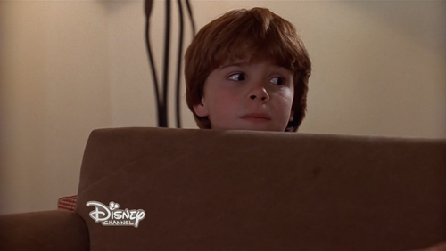 cap moms.got.a.date.with.a.vampire.2000.720p.hdtv.x264 regret 00 03 28 03.png