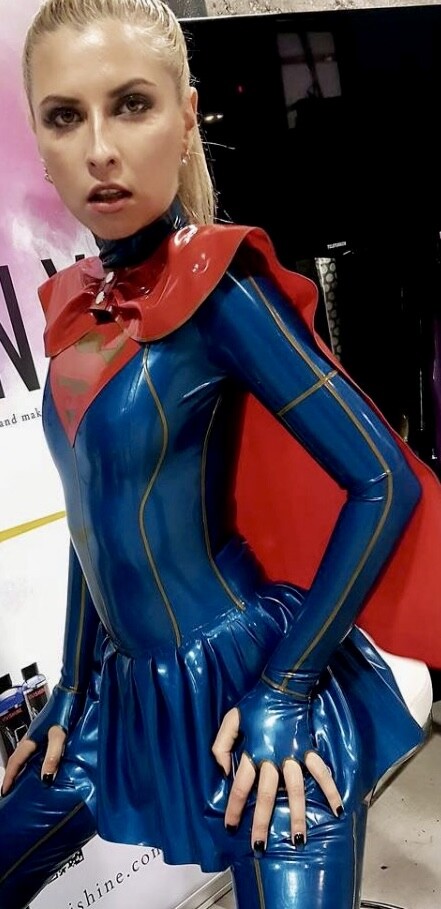 Latexsupergirl Janinesarmientolatexsupergirl Www.pinterest.comrubbergirljaninjanine sarmiento #janin.jpg