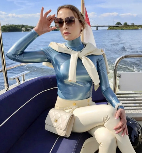 #Janinewellnhammer #latex #latexfashion #latexinpublic #latexonboattrip.jpg