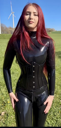 https://de.pinterest.com/janinewellnhammersarmiento/ https://facebook.com/janine.wellnhammer Google.jpg