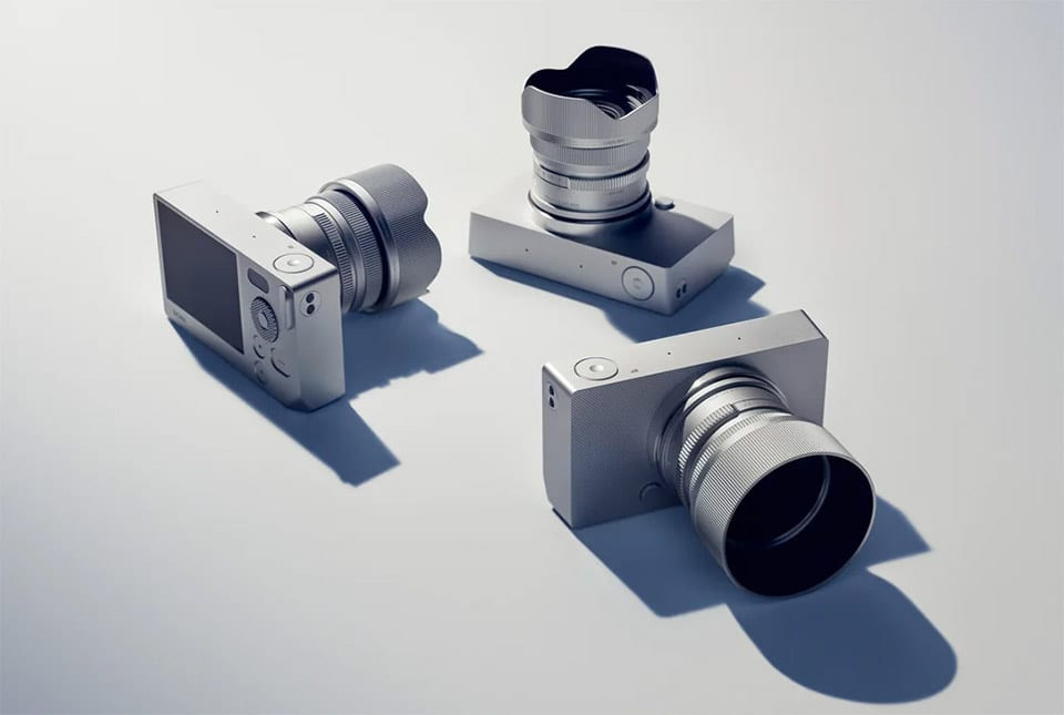 Hai máy ảnh Sigma BF với ống kính, đặt trên nền trắng, nổi bật thiết kế thanh lịch.