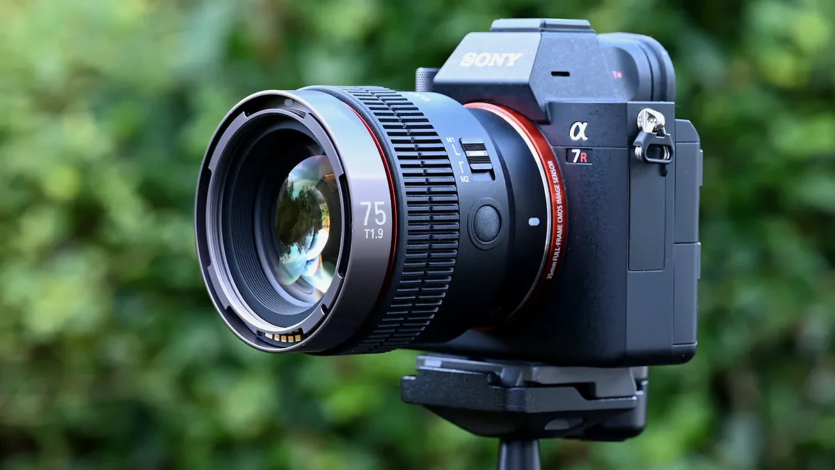 Samyang V-AF 75mm T1.9