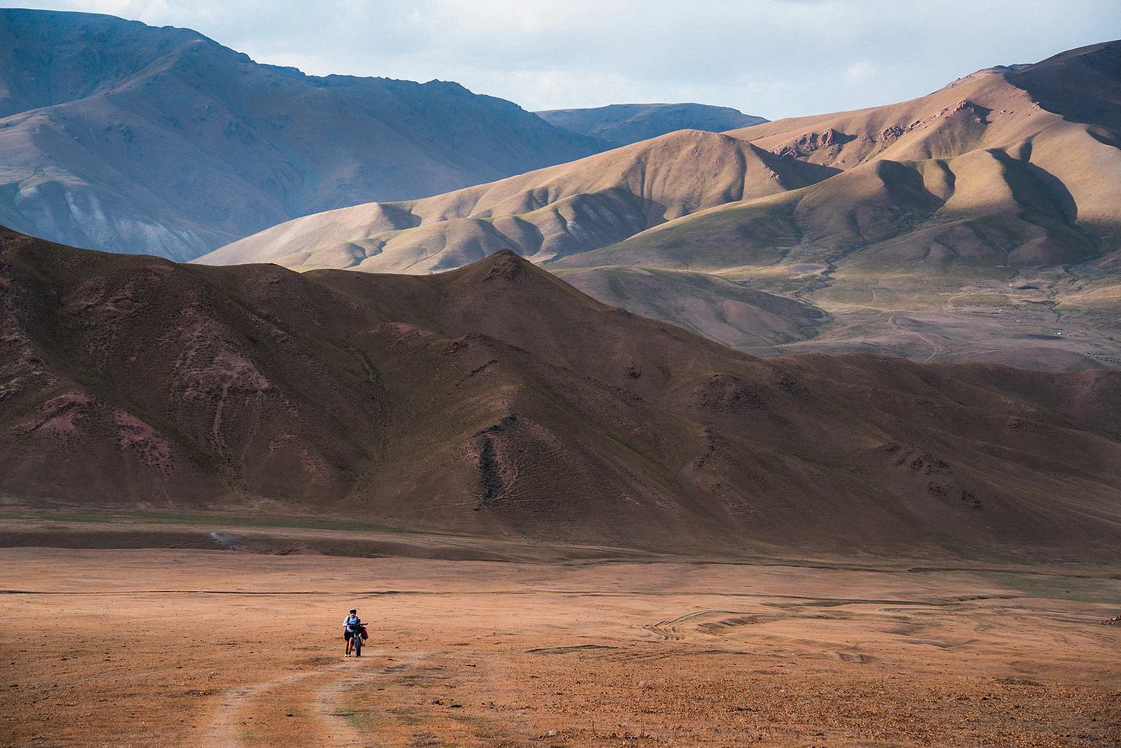 DJI Osmo 360: Review thực tế chuyến bikepacking khắc nghiệt tại Kyrgyzstan - Hình 3