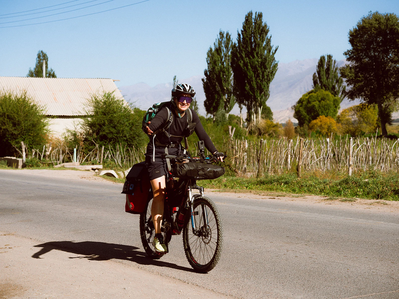 DJI Osmo 360: Review thực tế chuyến bikepacking khắc nghiệt tại Kyrgyzstan - Hình 5