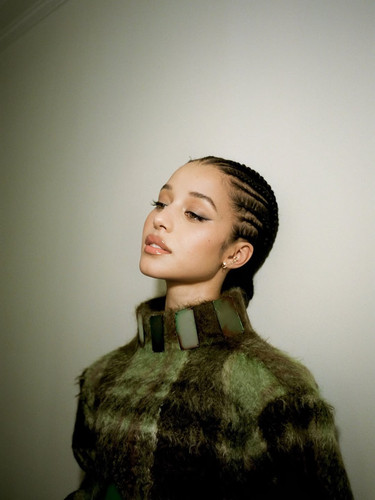 Infiniti, Chase (Louis Vuitton 2027 Cruise Collection Show07).jpg