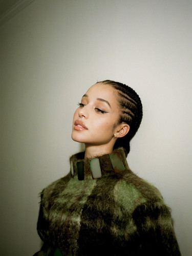 Infiniti, Chase (Louis Vuitton 2027 Cruise Collection Show05).jpg